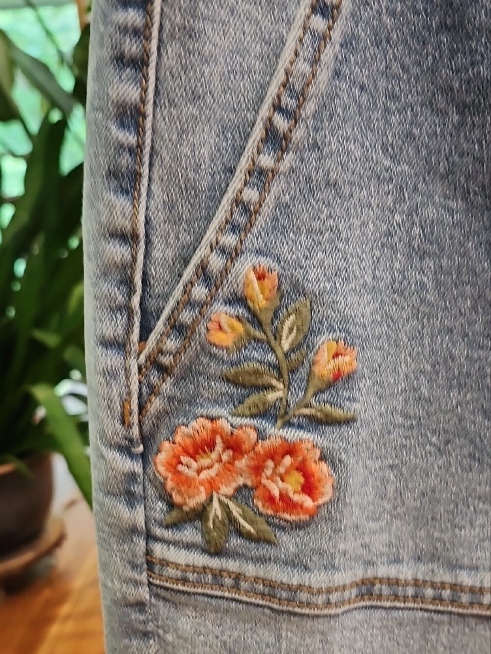 DRIFTWOOD Farrah Embroidered Cargo Flare Jeans - Savannah Wash - NWT - Picture 5 of 12